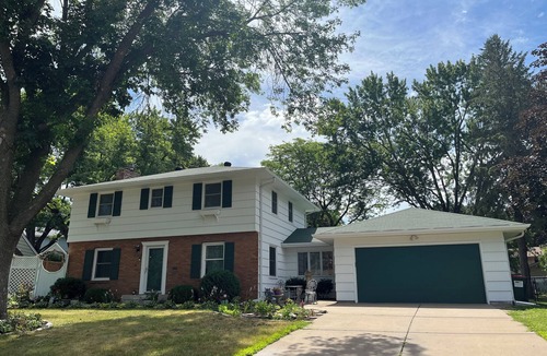 Columbia Heights House | clean and tidy room in Columbia, Heights 50th, let you have a good sleep