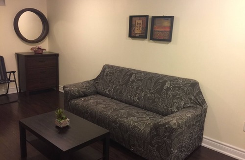 Meadowvale Village House | Clean, Cozy & Spacious Suite + Private Bathroom near Toronto Airport !