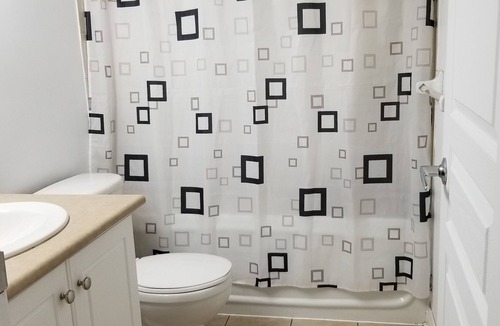 Brookhaven - Amesbury Condo | Clean, quiet uptown boutique condo building! Low-rise, uncrowded & convenient