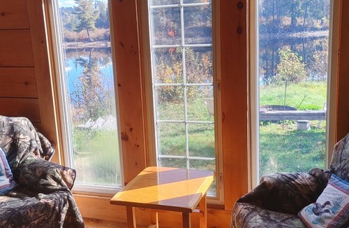Sudbury Cabin | CLEAN Romantic Cabin Lakeside Sauna/Tub and Fire Pit
