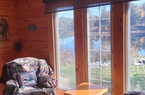 Sudbury Cabin | CLEAN Romantic Cabin Lakeside Sauna/Tub and Fire Pit