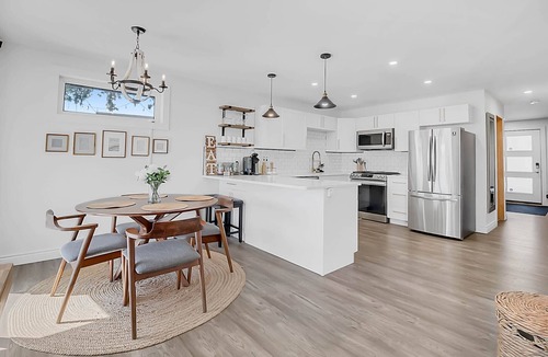 Lakeshore House | Clean two bedroom home on the water