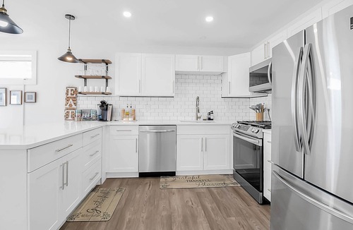 Lakeshore House | Clean two bedroom home on the water