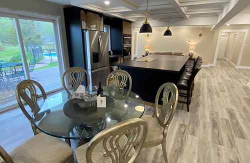 Clearview House | Clearview Manor (Wasaga Beach)(Blue Mountain)