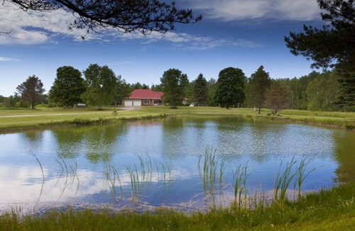 Clearview House | Clearview Manor (Wasaga Beach)(Blue Mountain)