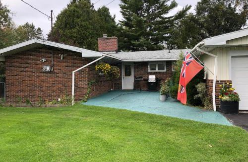 Algoma District House | Cliff’s Place