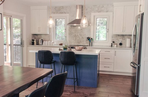 Novar House | Cliffside Retreat - Cozy Chic Getaway, Exceptional Privacy & Nature Views