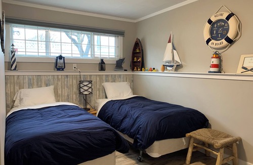 Central Okanagan Bed & Breakfast | Close to downtown/A yard where Deer roam/Pet-Friendly