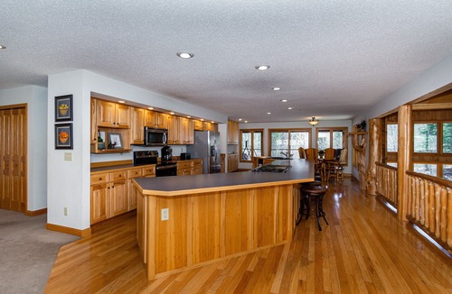 Marcell House | CLUBHOUSE LAKE HOME! GameRm-Sauna-Ping Pong-PoolTable-Foosball-Deck-Bar & More!