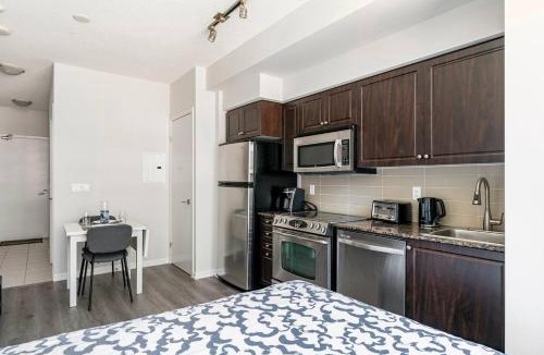 Fort York Apartment | CN Tower Luxe Suites - Prime Downtown Location