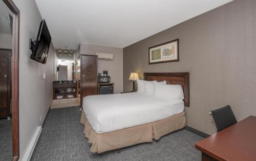South Lethbridge Hotel | Coast Lethbridge Hotel & Conference Centre