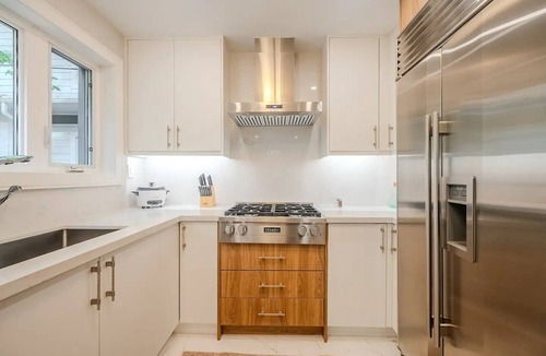 The Beaches House | Coastal Charm: Luxurious Living