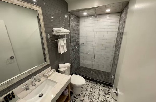 Grand Bend Hotel | Coastal Suites