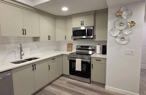 Airdrie Apartment | CobbleBrook Executive Suites; family Friendly