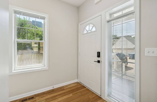 East Isles House | Colfax Flat 5BR 3.5BA Apartment near Uptown