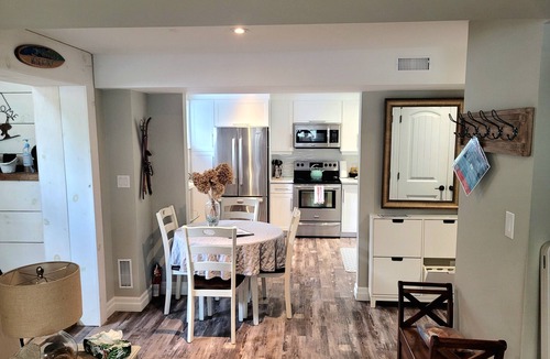 Collingwood House | Collingwood/Blue Mountain Fully renoed 2 bedroom Suite with Kitchen, LR, Dine.