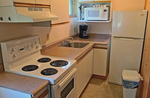 Lake of Bays Hotel | Colonial Bay Motel and Cottages