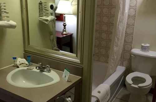 Brandon Hotel | Colonial Inn