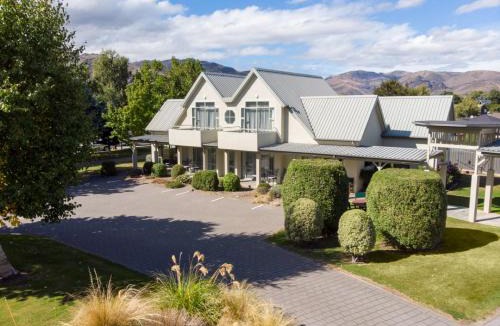 Lowburn Hotel | Colonial Manor Motel