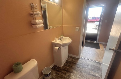Chatham-Kent Hotel | Colonial Motel