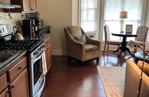 Summit Hill Condo | COMFORT and CHARM - Stay in St. Paul's FAVORITE rental in historic Summit Hill!