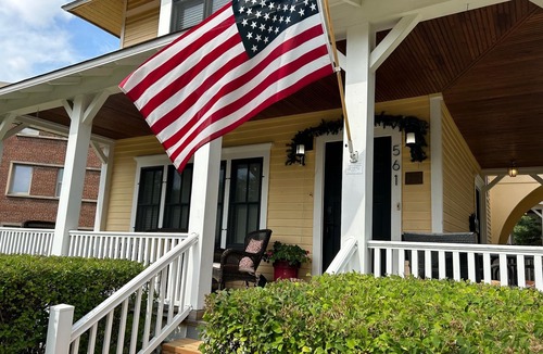Summit Hill Condo | COMFORT and CHARM - Stay in St. Paul's FAVORITE rental in historic Summit Hill!