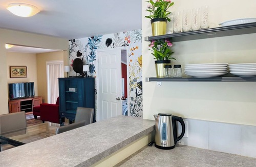 Merritton Apartment | Comfort Home Stays - Central Niagara Ideal For Families or Groups