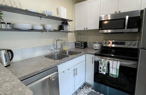 Merritton Apartment | Comfort Home Stays - Central Niagara Ideal For Families or Groups