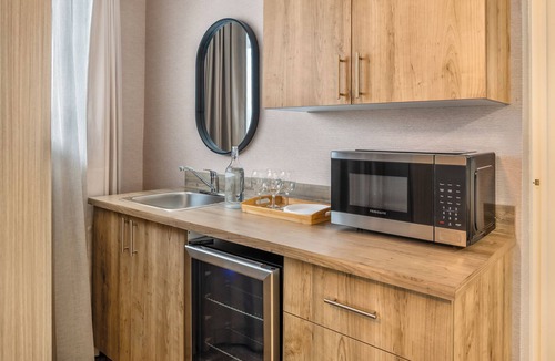 Laval Hotel | Comfort Inn Laval