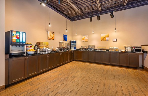 Laval Hotel | Comfort Inn Laval