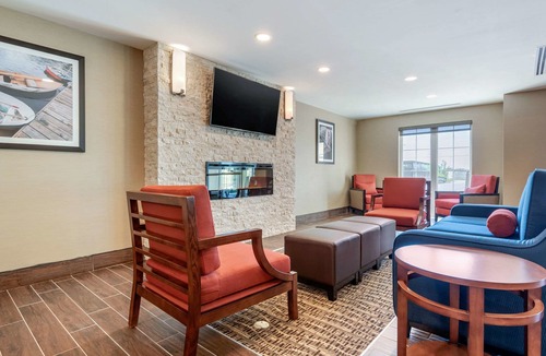 Napanee Hotel | Comfort Inn & Suites