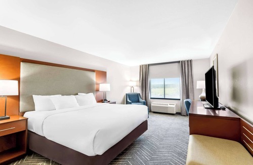 Virginia Hotel | Comfort Inn & Suites Mountain Iron and Virginia