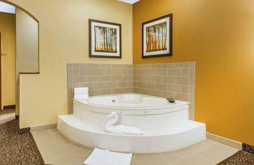 Ramsey Hotel | Comfort Suites