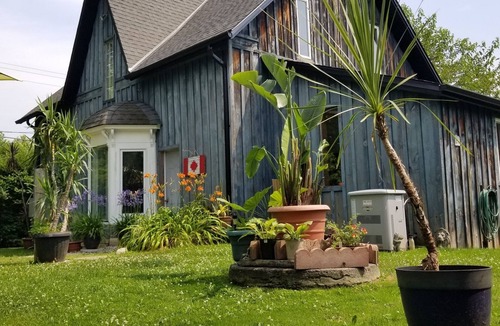 Port Burwell House | Comfortable and elegantly appointed home in this unique small port town.