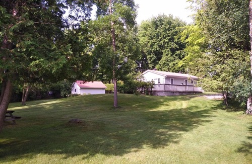 Rideau Lakes Cottage | Comfortable family cottage on Big Rideau Lake