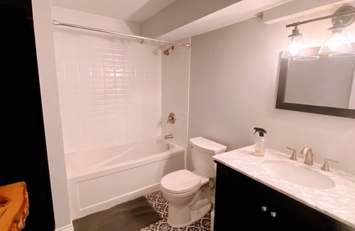Elora Apartment | Comfortable one-bedroom apartment in Elora! Minutes to downtown & Gorge park!
