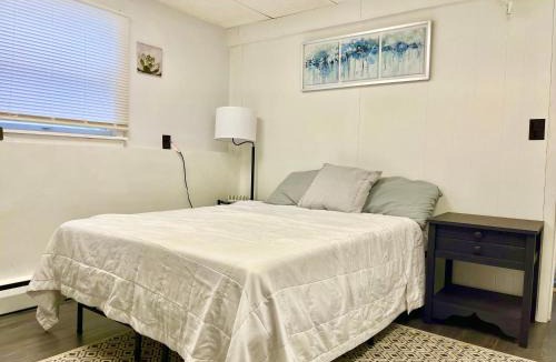 Town of Union House | Comfortable Room BU, UHS, Lourdes, Queen Bed