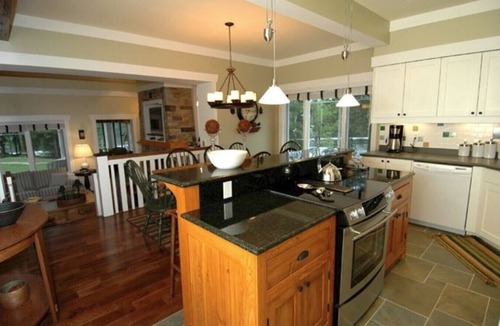 Baysville House | Comfortable Townhouse in beautiful Muskoka resort