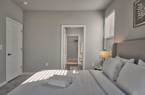 Clayton Apartment | Comfy 2BD Abode Mins from DT Clayton Pool Gym