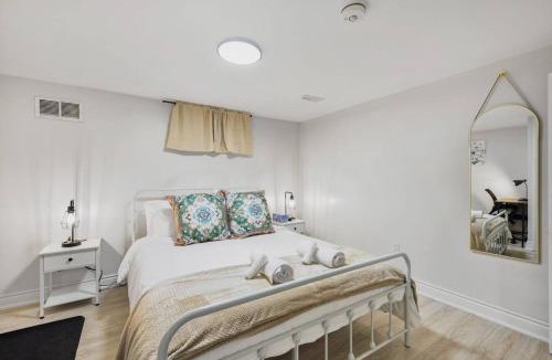 Durham Region Apartment | Comfy 2BR Apt near Beach and Downtown Free Parking