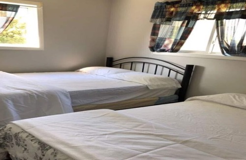 Kirkfield House | Comfy 5 Bedroom Cottage, 1 Hr Toronto