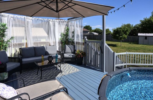 Rideau Heights Apartment | Comfy and Relaxing 2 Bedroom with Pool and Hot Tub