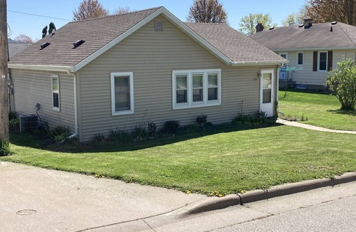La Crescent House | Comfy Cottage
