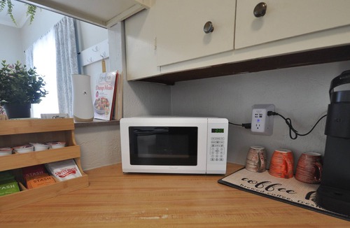 Mankato House | Comfy Rustic Retreat 2 blocks from Mayo Hospital and Bethany College.