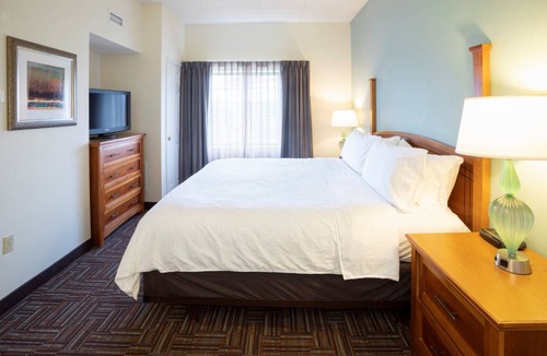 West Bloomington Condo | Condo ∙ 2 bedrooms ∙ 8 guests
