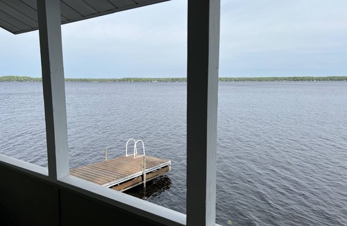 Marmora Cottage | Contemporary 3-bedroom waterfront cottage