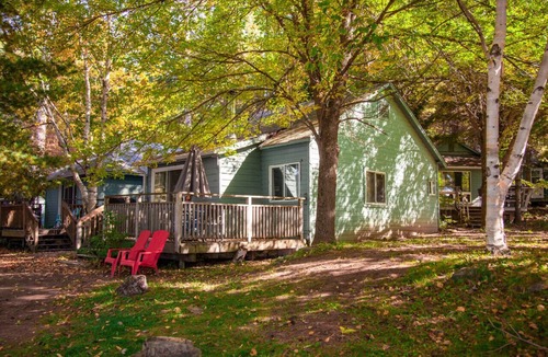 Dwight House | Contemporary cottage on waterfront w fiber internet - Inverloch