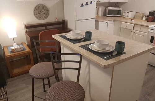 Sarnia Apartment | Contractors/Trades - Private Apt in Central Sarnia