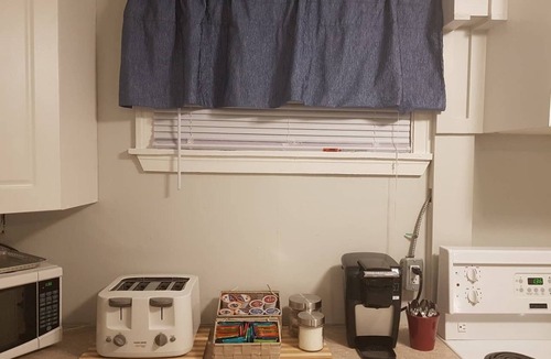 Sarnia Apartment | Contractors/Trades - Private Apt in Central Sarnia