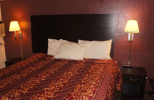 Waite Park House | Coratel Inn & Suites By Jasper Waite Park - 1 Queen Bed Accessible Non-Smoking